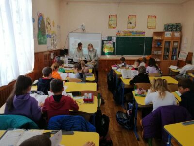 Мінреінтеграції провело інструктаж з мінної безпеки у ліцеї міста Кремінна на Луганщині