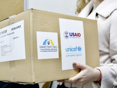 Почалась роздача зимового дитячого одягу переселенцям на Київщині
