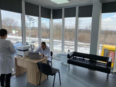 На КПВВ «Новотроїцьке» запрацював стаціонарний пункт вакцинації від COVID-19