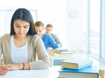 Şahsiy yüksek tasil müessiseleri VİETdan studentlerni bedava oqumağa almağa azırlaylar – kiriş şaraitini yayınlamağa başaldılar