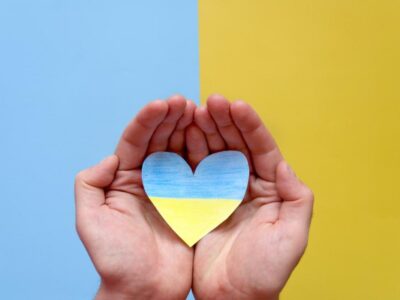 Esirlikten azat etilgen ve alâ daa esirkilte bulunğan ukrainalılarğa ödemeler yapmağa devam eteler