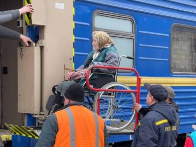 Протягом поточного місяця з прифронтових зон евакуйовано понад 600 маломобільних осіб