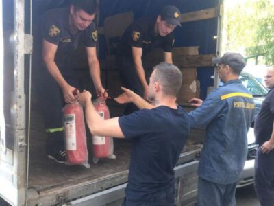 Reintegratsiya nazirligi cebege yaqın Donetsk vilâyetine ateş söndüricilerni bermege yardım etti