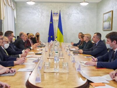 Ірина Верещук обговорила проблему заблокованих Росією КПВВ із Главою МЗС Польщі та чинним Головою ОБСЄ Збігнєвом Рау