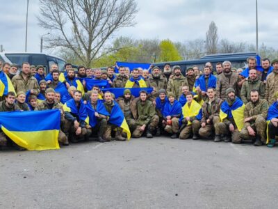 Esirlikten Ukrainanıñ daa 130 qorçalayıcısı azat etildi