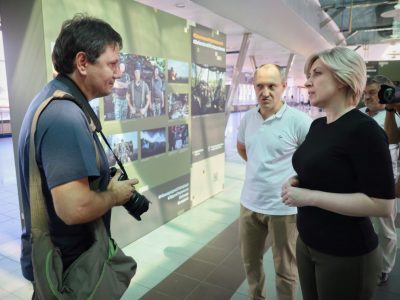 Kıyivde İrına Vereşçuk “Mustaqillikni qorçalağanlar” fotosergisini ziyaret etti