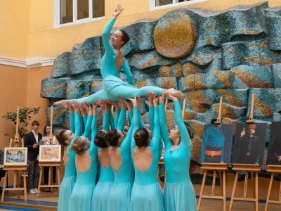 Kıyiv mektebinde Qırım qarşılığınıñ onuncı seneligine bağışlanğan sanat bayramı keçti