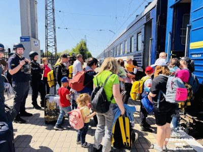 Volın Donetsk vilâyetinden tahliye trenini qabul etti