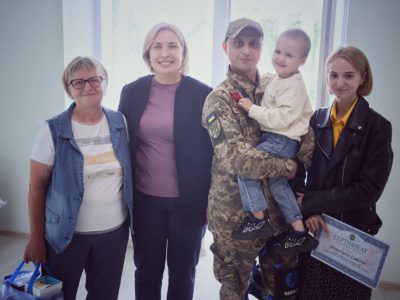 In Cherkasy, Iryna Vereshchuk presented apartments to Ukrainian defenders