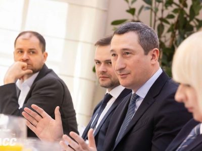 Олексій Чернишов зустрівся з Американською торгівельною палатою в Україні