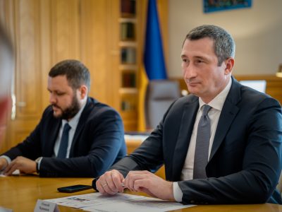 Олексій Чернишов провів зустріч із командою Товариства Червоного Хреста України
